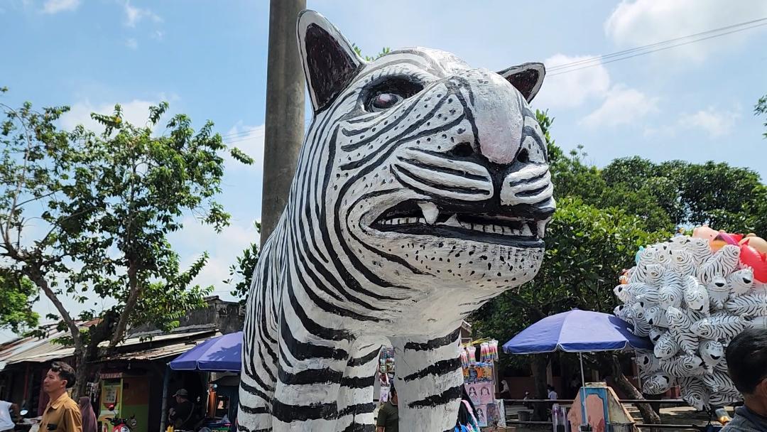 Resmi Dipatenkan, Patung Macan Putih Balongjeruk Kediri Siap Dikomersilkan