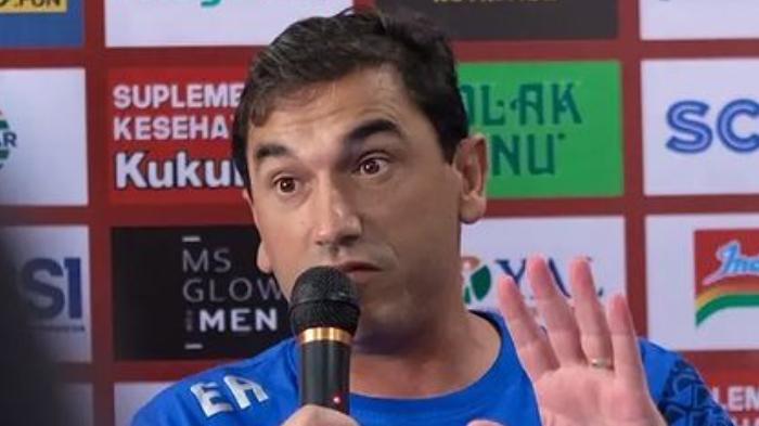 Pelatih-Arema-FC-Eduardo-Almeida-Piala-Presiden-2022-Liga-1-2022.jpg