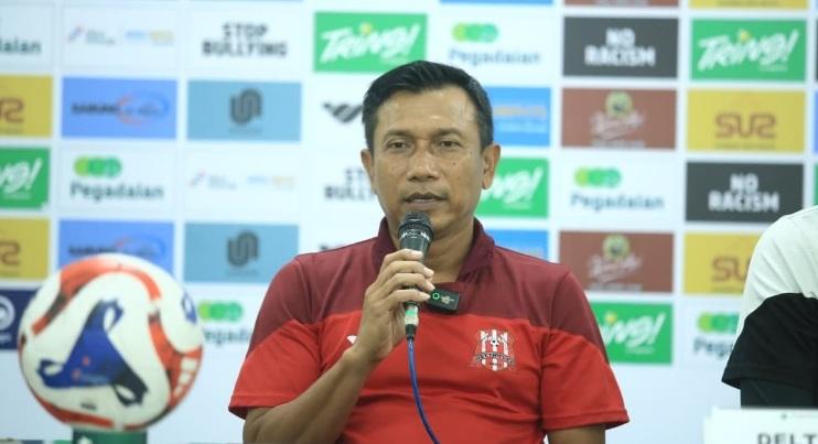 Pelatih-Deltras-FC-Widodo-Cahyono-Putro-saat-jumpa-pers-ketika-menjamu-Persela-Lamongan.jpg