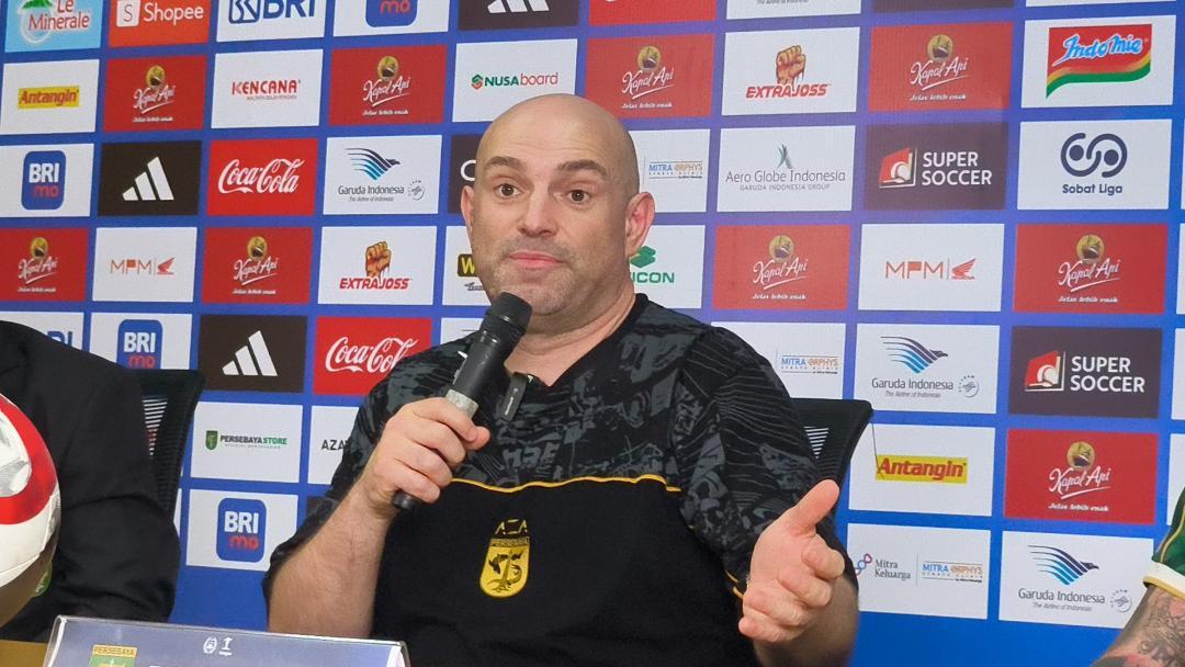 Pelatih-Persebaya-Surabaya-Bernardo-Tavares-saat-jumpa-pers-setelah-menghadapi-Malut-United.jpg