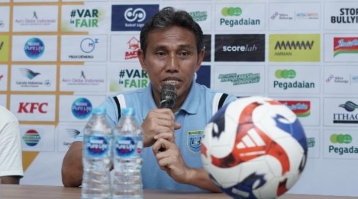 Pelatih-Persela-Lamongan-Bima-Sakti-saat-jumpa-pers-jelang-menghadapi-PSS-Sleman.jpg