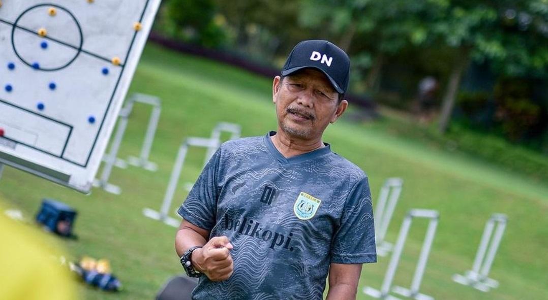 Pelatih-Persela-Lamongan-Djadjang-Nurdjaman-Djanur-di-Liga-2-2023.jpg