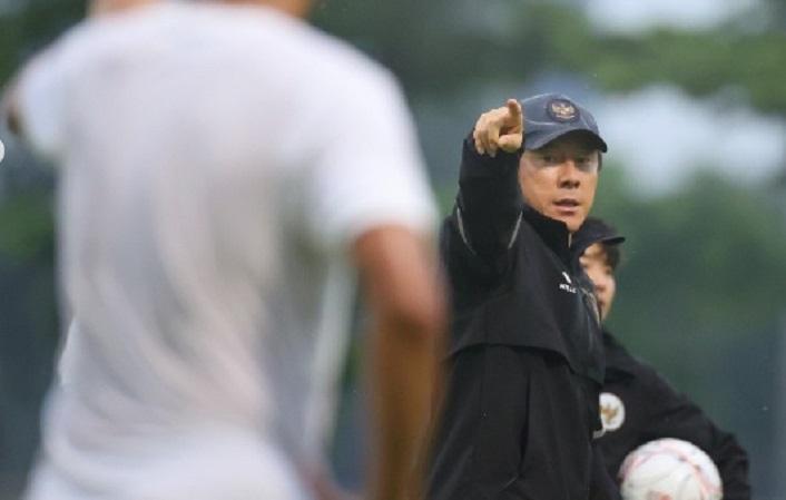 Pelatih-Timnas-Indonesia-Shin-Tae-yong-di-Piala-AFF-2022-Semifinal-ketemu-Vietnam.jpg