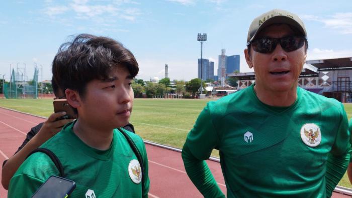 Pelatih-Timnas-Indonesia-Shin-Tae-yong-usai-memimpin-latihan-tim-di-Lapangan-Thor-Surabaya.jpg