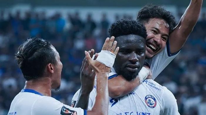 Pemain-Arema-FC-merayakan-kemenangan-atas-PSIS-Semarang-2-0.jpg