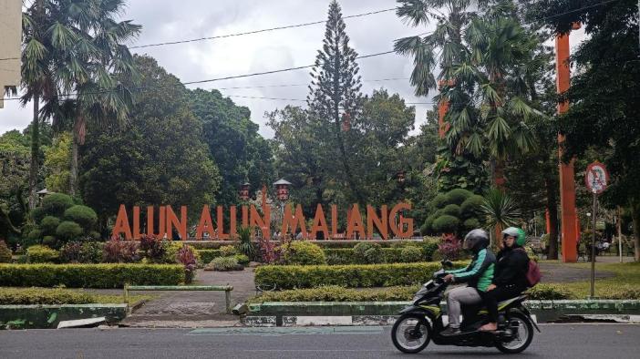 Pemkot-Malang-akan-pertimbangkan-keberadaan-PKL-di-sekitar-Alun-alun-Merdeka-pada-2026.jpg