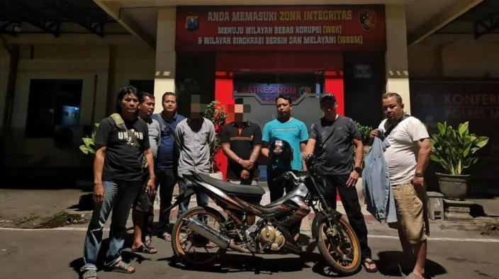 Polisi Ringkus Duo Bandit Perampasan Motor di Kawasan Hutan Lebakjabung Mojokerto