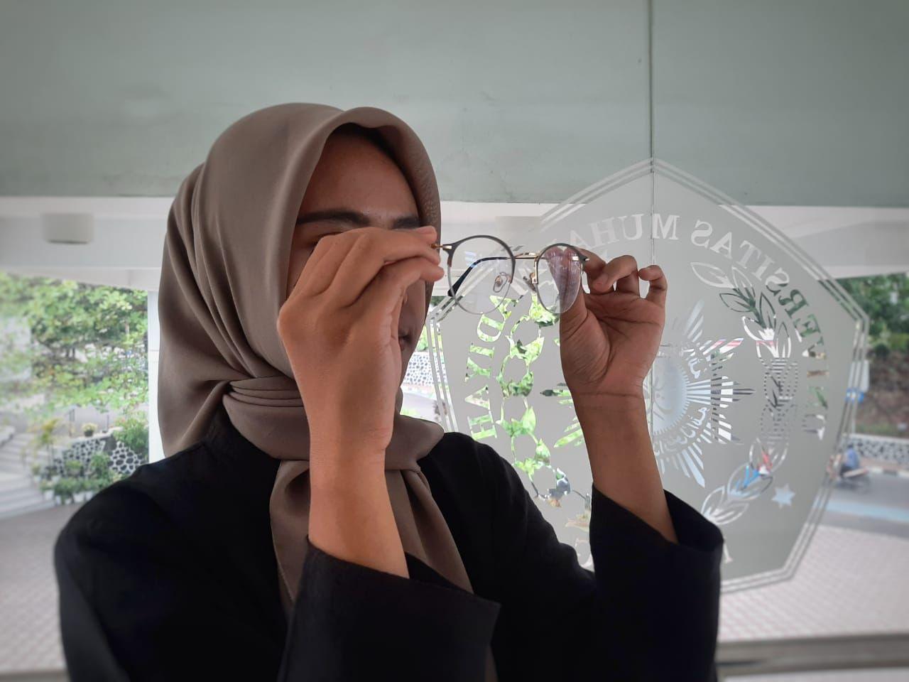 Pengunaan Gadget Berlebihan Bikin Anak Lebih Dini Pakai Kacamata