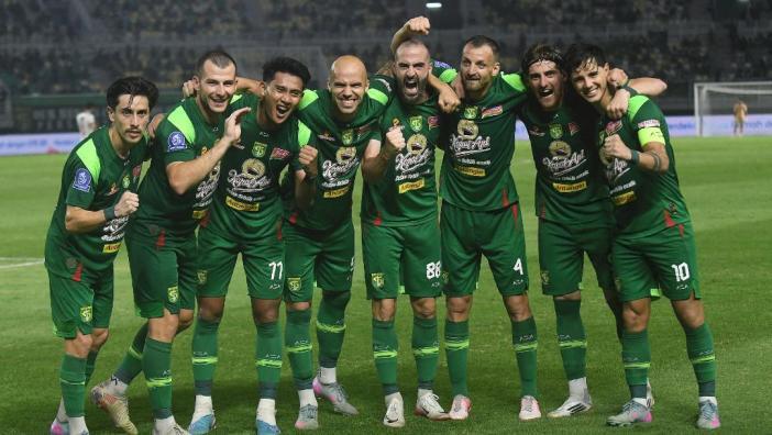 Persebaya-Surabaya-selebrasi-usai-membobol-gawang-Bali-United-di-Stadion-Gelora-Bung-Tomo.jpg