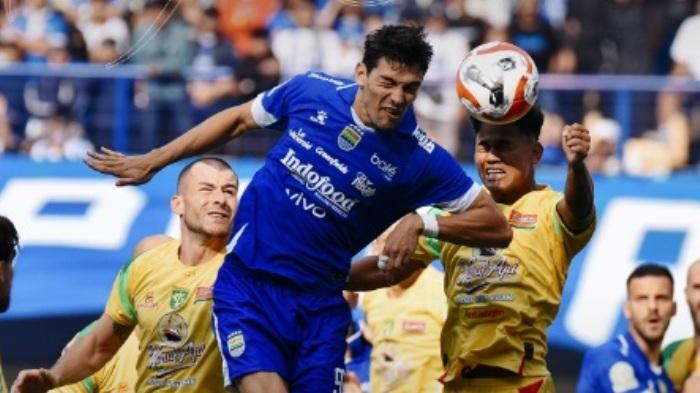 Persib-Bandung-menjamu-Persebaya-Surabaya-di-Stadion-Gelora-Bandung-Lautan-Api.jpg