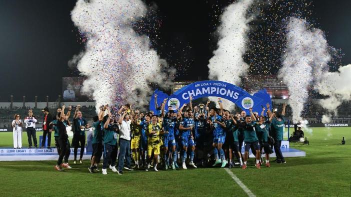 Persib-Bandung-merayakan-gelar-juara-Liga-1-20232024-di-Stadion-Gelora-Bangkalan.jpg