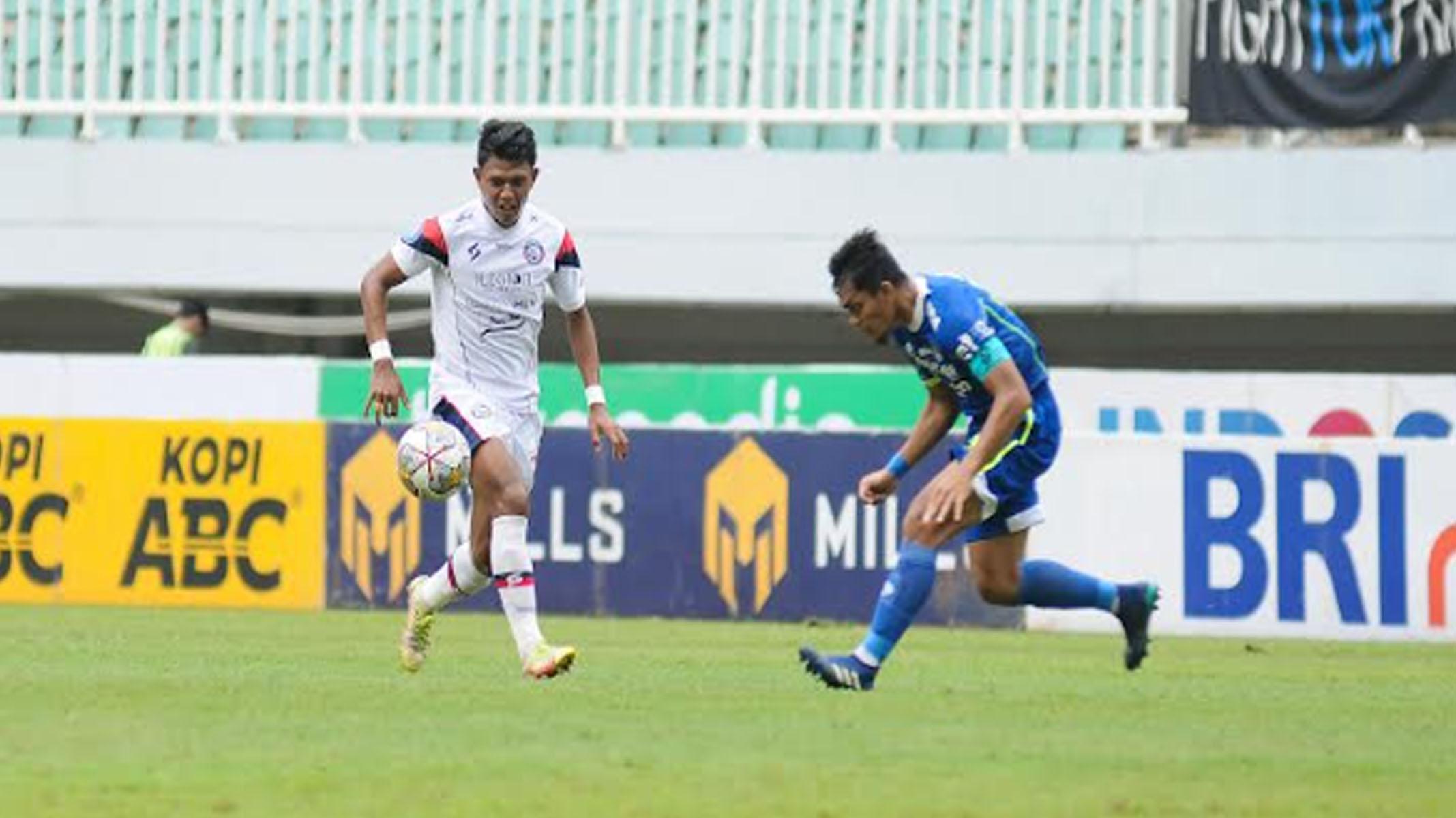 Persib-vs-Arema-FC-dedik-Setiawan.jpg
