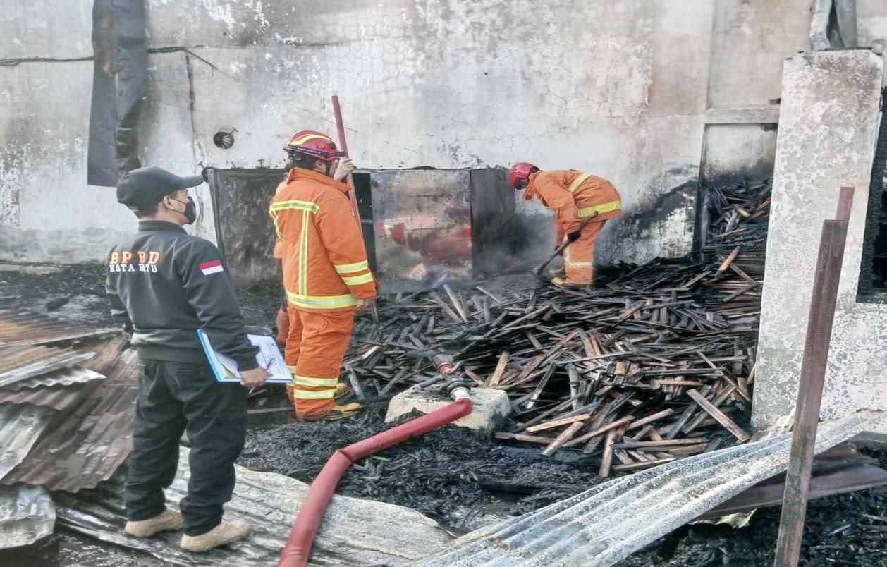 Kebakaran di Kota Batu, Penjaga Terbangun Saat Api Sudah Besar