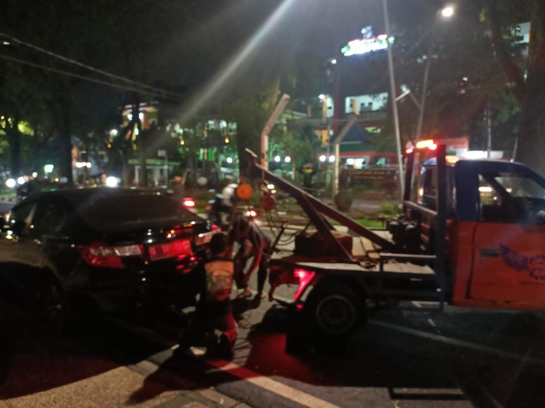 Kecelakaan di Kota Malang, Sopir Mabuk Tabrak Motor dan Mobil