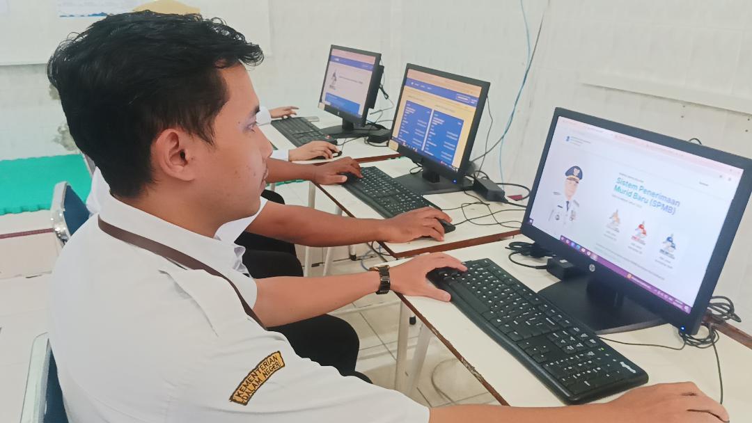 SPMB SMP di Surabaya Dibuka Senin 23 Juni 2025, Calon Pendaftar Bisa Langsung Pilih Dua Jalur