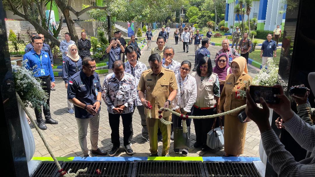 Pj-Wali-Kota-Malang-Iwan-Kurniawan-meresmikan-TUK-Perumda-Air-Minum-Tugu-Tirta.jpg