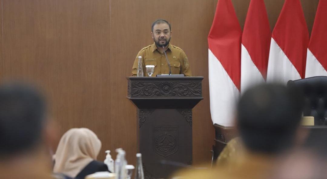 Plt-Wali-Kota-Batu-Heli-Suyanto-menyampaikan-jawaban-terkait-3-ranperda.jpg