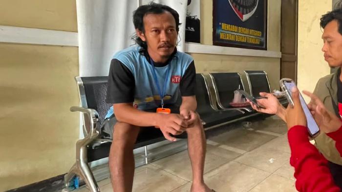 Polisi-Terekam-CCTV-Hajar-Pengamen-Badut-di-Tuban-Viral-Cuma-Diberi-Uang-Damai-Rp150-Ribu.jpg