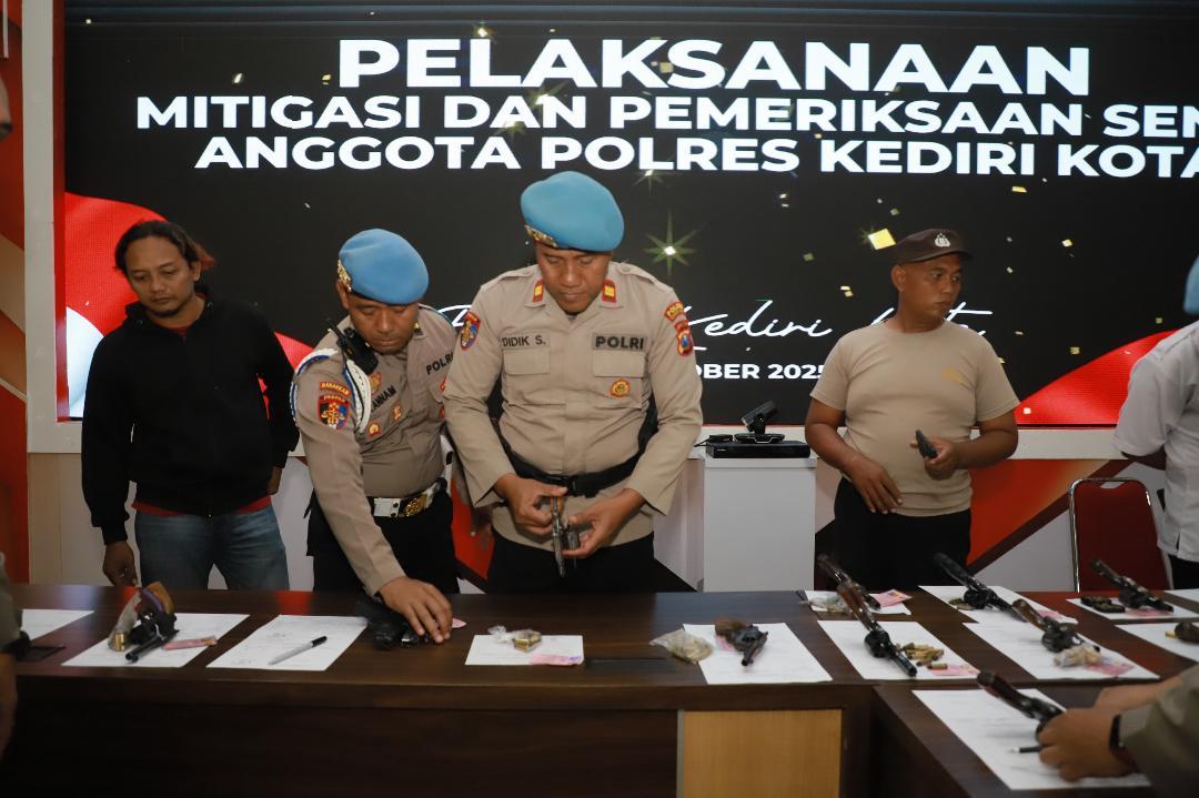 Polres-Kediri-Kota-menggelar-kegiatan-pengawasan-dan-pengendalian-senjata-api-dinas.jpg