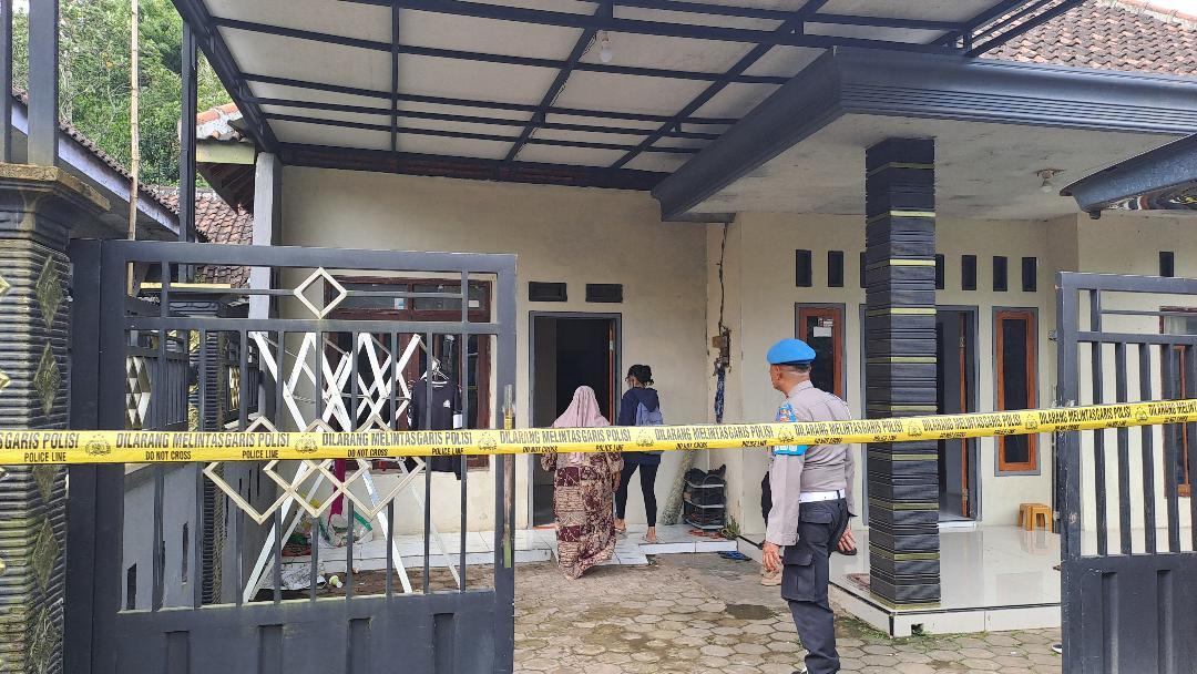 Polres-Malang-olah-TKP-di-Desa-Putat-Lor-Kecamatan-Gondanglegi-kasus-pembunuhan.jpg