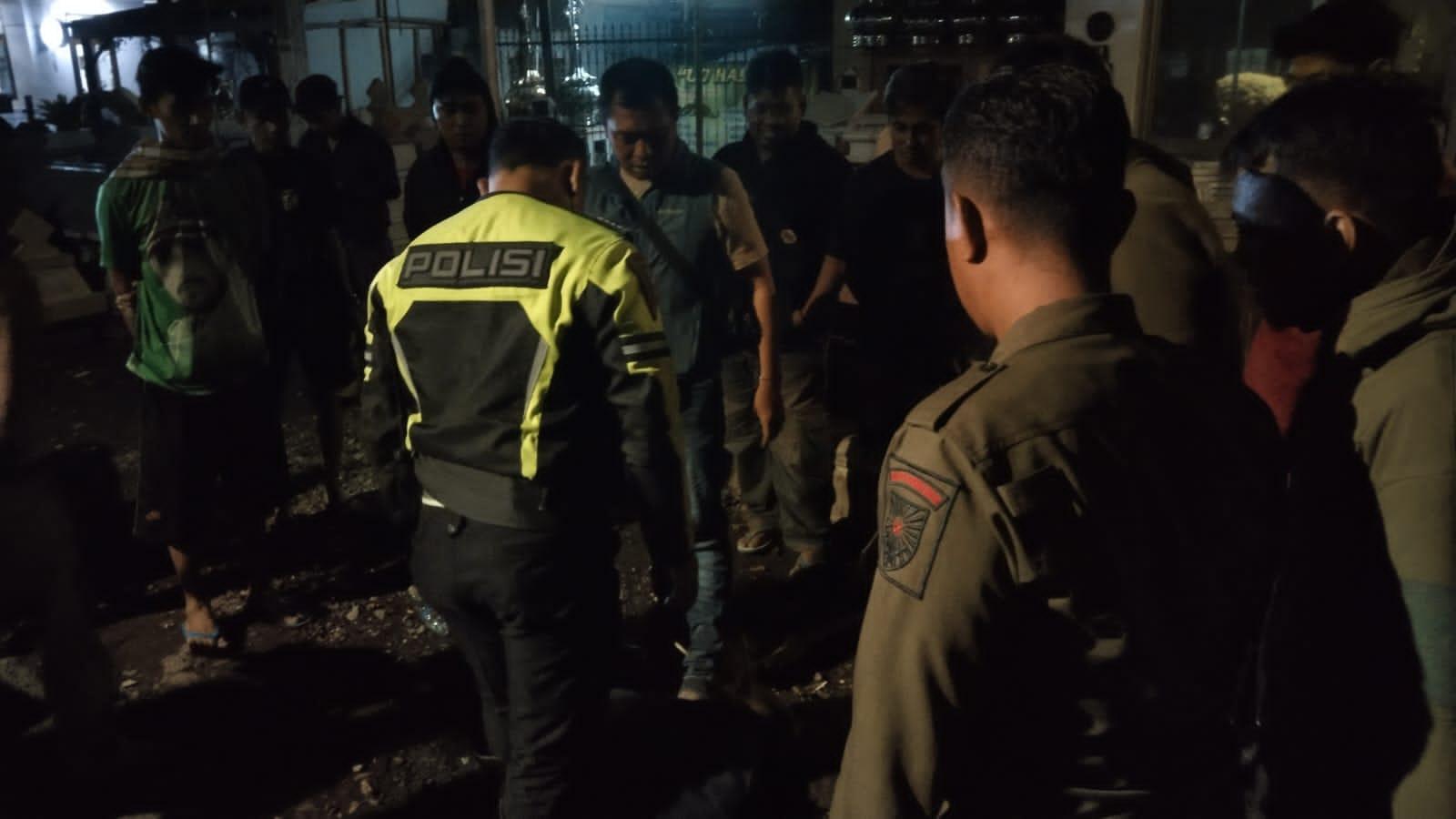 Hendak Mengakhiri Hidup di Perlintasan Kereta Api, Nyawa Pria Probolinggo Diselamatkan Polisi