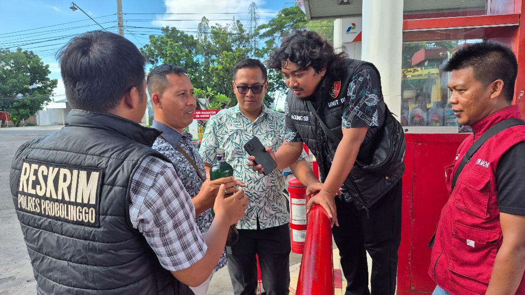 Polres-Probolinggo-saat-mengecek-BBM-di-SPBU-Semampir-Jumat-31102025.jpg