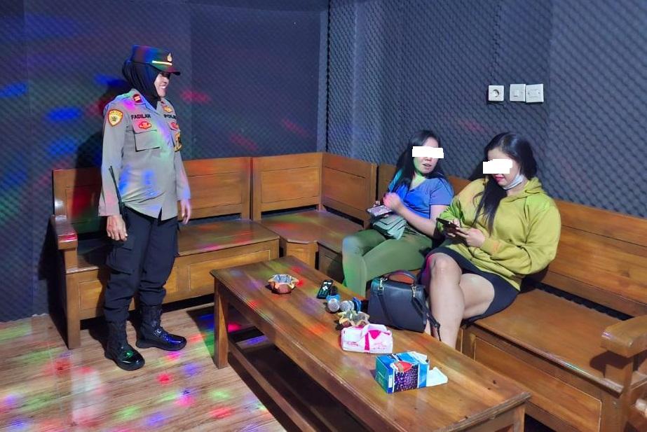 Polisi Gerebek Kafe dan Tempat Karaoke di Desa Pulorejo Jombang, Ternyata Ini yang Ditemukan