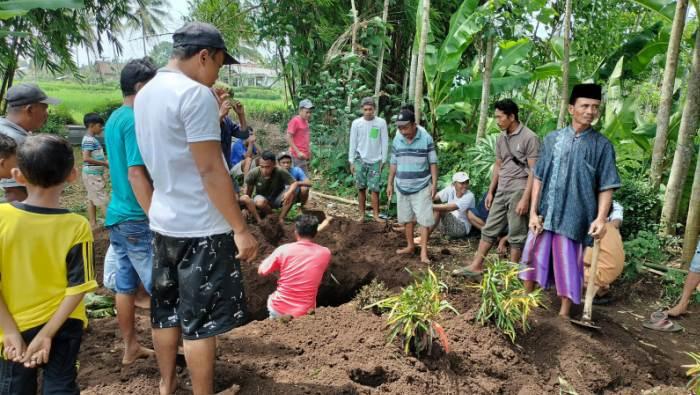 Kisah Pilu Kematian Mbah Sumila di Jember, Pagi Dikubur, Siang Hari Makamnya Dibongkar Secara Paksa