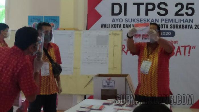 Proses-perhitungan-di-Tempat-Pemungutan-Suara-TPS-di-Surabaya-pada-Pilkada-Surabaya-2020-lalu.jpg