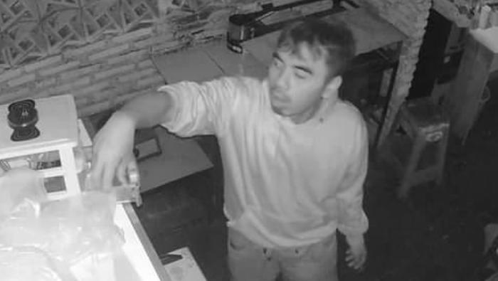 Rekaman-CCTV-aksi-maling-di-warung-makan-Katsugi-Bento-Kota-Malang.jpg