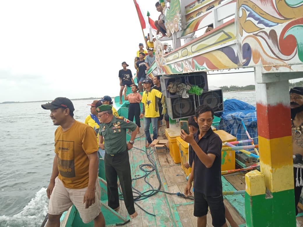 Ritual-petik-laut-warga-Desa-Puger-Wetan-Kecamatan-Puger-Jember-Senin-3062025.jpg