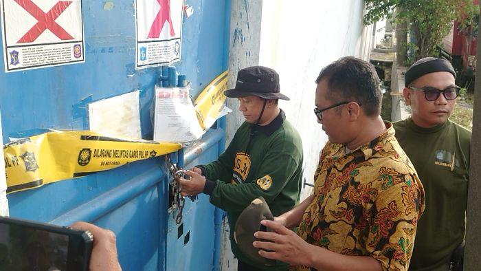 SIASAT-Jan-Hwa-Diana-Rusak-Gembok-Gudang-agar-Polda-Jatim-Tak-Bisa-Masuk-Cari-Barang-Bukti-Ijazah.jpg