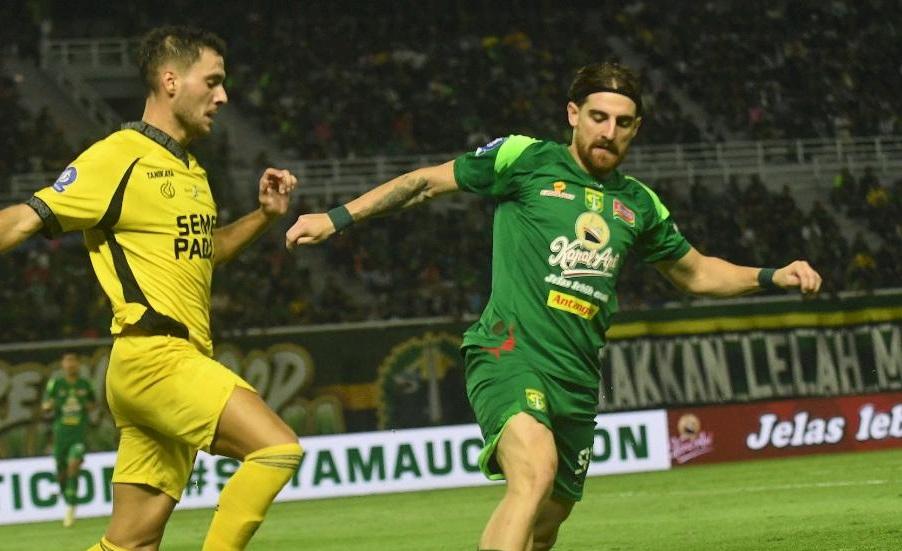 SUPER-LEAGUE-Persebaya-Surabaya-Dejan-Tumbas-Semen-Padang-di-Stadion-Gelora-Bung-Tomo.jpg