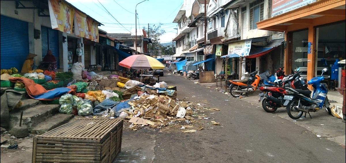 Sampah-berserakan-di-Pasar-Lawang-Kabupaten-Malang.jpg