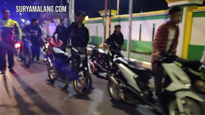 Polisi Lumajang Obrak-abrik Balap Liar, Sita 44 Sepeda Motor