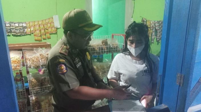 Razia PSK di Gresik Diwarnai Aksi Kejar-kejaran, Petugas Juga Menyita Ratusan Botol Miras