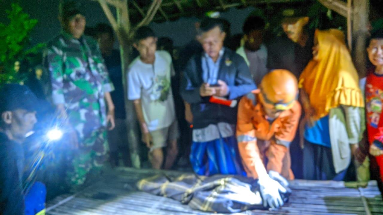 Satu-keluarga-terseret-banjir-bandang-di-tuban.jpg