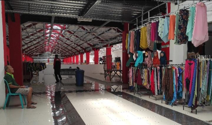 Sejumlah-pedagang-mulai-berjualan-lagi-di-lantai-dua-Pasar-Legi-Kota-Blitar.jpg