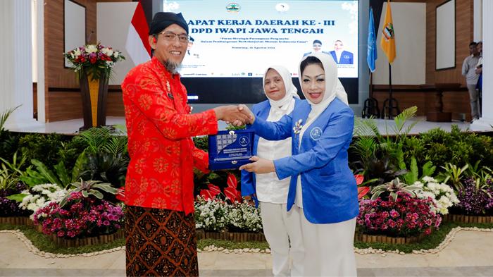 Sekda-Jateng-Minta-IWAPI-Perkuat-Program-Pemerintah.jpg