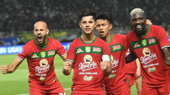 Selebrasi-pemain-Persebaya-Surabaya-saat-mengalahkan-PSS-Sleman-1-0.jpg