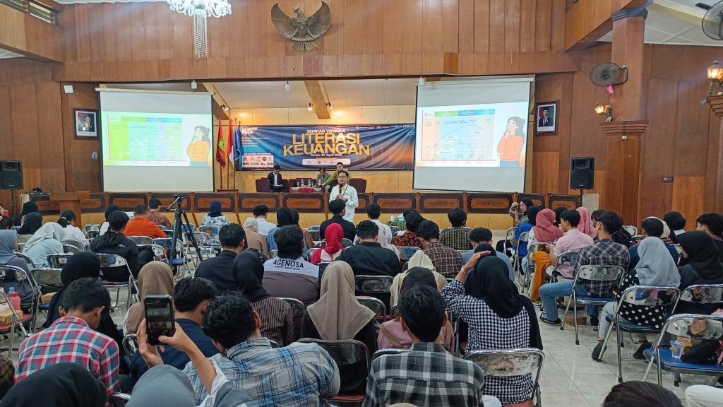Seminar Literasi Keuangan di STIE Malangkucecwara, Mahasiswa Belajar Tentang Ilmu Investasi