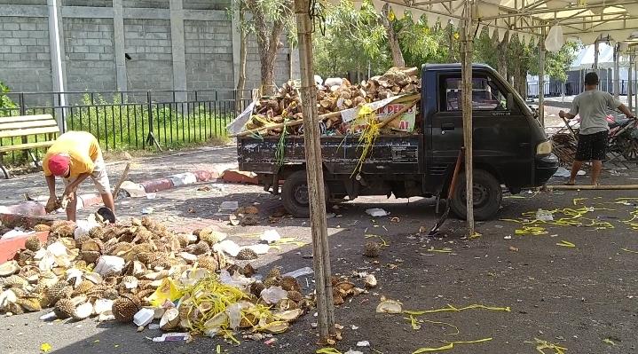 Usai Acara Pelajar, Sampah Berceceran di Kawasan Lapangan Monumen SLG, Kediri