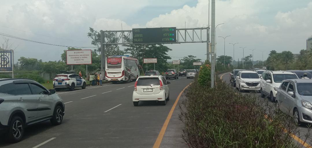 Simpang-Karanglo-mengarah-ke-Tol-Singosari-Kabupaten-Malang-Lebaran-2025.jpg