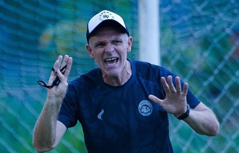 Singo-Edan-Joel-Cornelli-pelatih-Arema-FC-di-Liga-1-2024.jpg