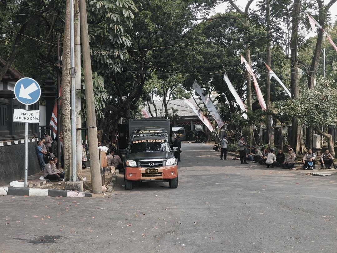 Situasi-di-dekat-Gedung-DPRD-Kota-Malang-sebelum-ada-aksi-unjuk-rasa-Jumat-2382024-siang.jpg