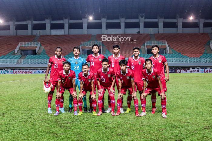 Skuat-timnas-U-17-Indonesia-sedang-berfoto-bersama-dalam-laga-pekan-pertama-grup-B.jpg