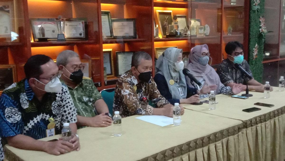 Suasana-konferensi-pers-oleh-jajaran-dokter-spesialis-anak-RSSA-Malang.jpg