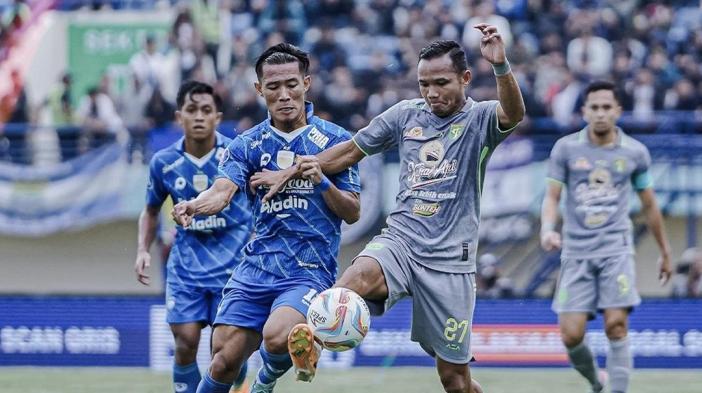 Suasana-laga-Persib-Bandung-vs-Persebaya-Surabaya-di-Stadion-Si-Jalak-Harupat.jpg
