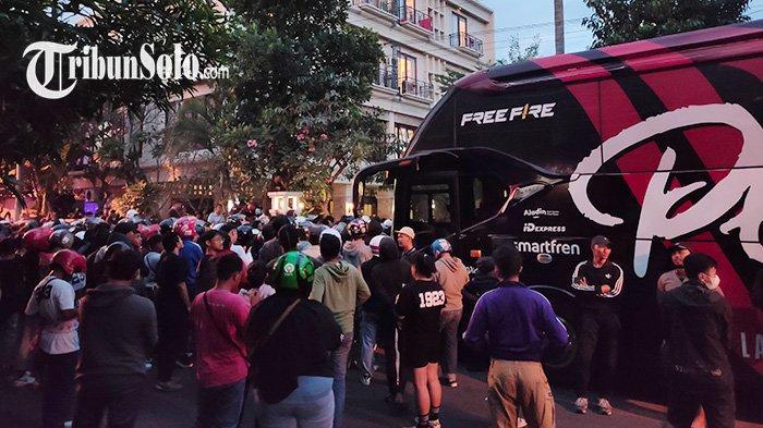 Kecewa Setelah Ditahan Imbang Arema FC, Suporter Persis Solo Geruduk Mess Pemain