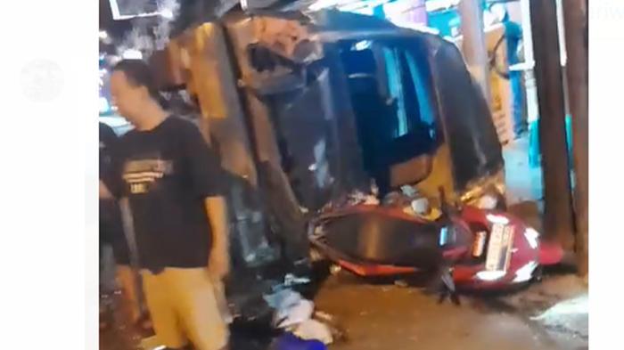 TANGIS Warga Lihat Korban Terkapar Korban Bus Rem Blong Berpenumpang SMK TI Bali Global Badung